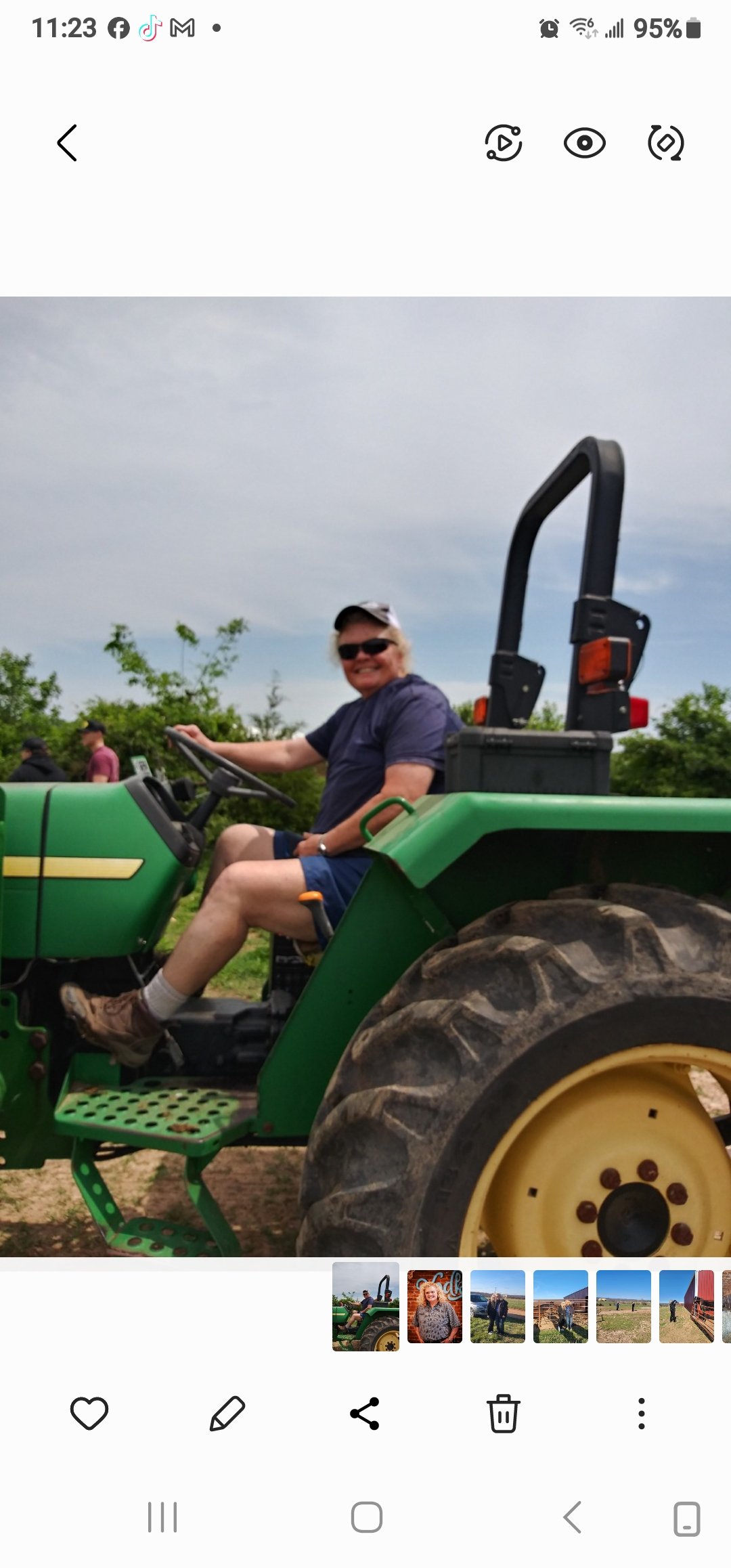 Dr. Dana Price 1992 John Deere 5200 Dr. Dana Price 1992 John Deere 5200